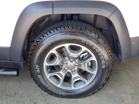 Used 2023 Jeep Cherokee Trailhawk w/ Trailer Tow Group AWD/4WD image 10