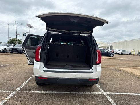 Used 2022 GMC Yukon SLT w/ SLT Luxury Package RWD image 9