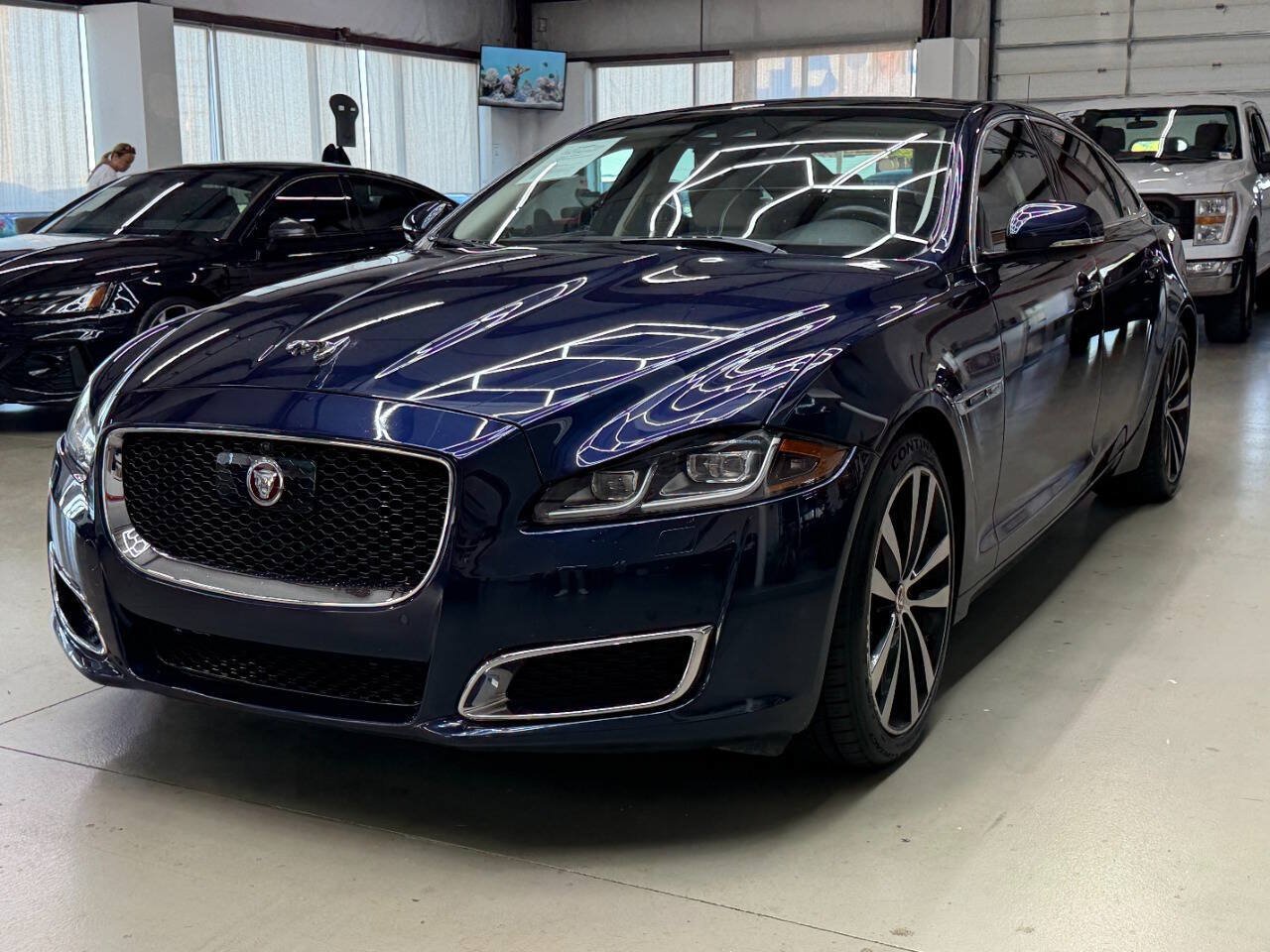 Used 2019 Jaguar XJ L Portfolio AWD/4WD image 5