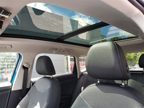 New 2025 Volkswagen Taos SE image 7