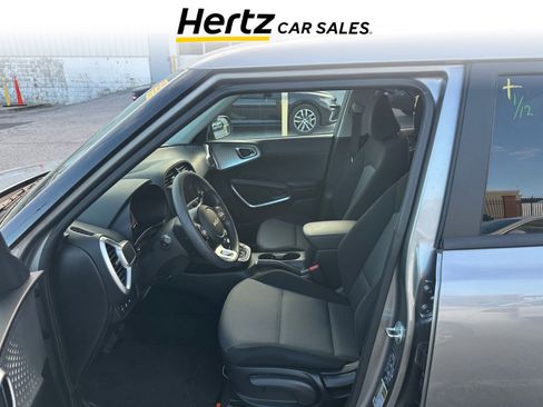 Used 2025 Kia Soul LX w/ LX Technology Package image 9