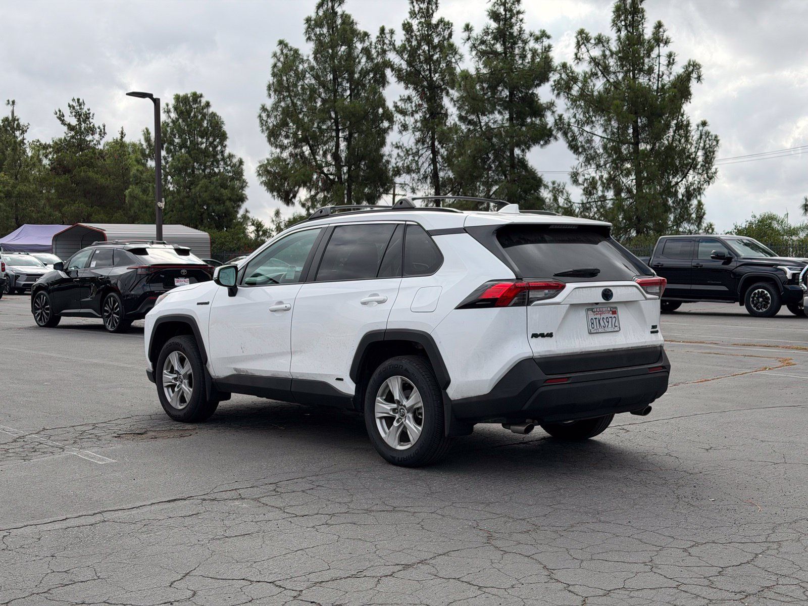Used 2021 Toyota RAV4 XLE AWD/4WD image 3