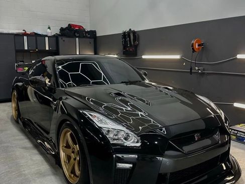 Used 2019 Nissan GT-R Premium w/ Premium Interior Package image 4