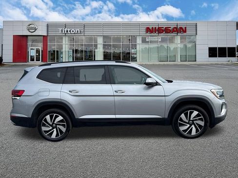 Used 2025 Volkswagen Atlas SE FWD image 8