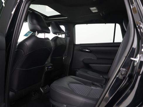 Used 2025 Toyota Highlander XSE AWD/4WD image 20