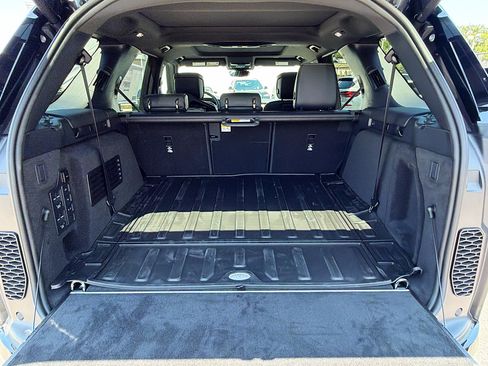 New 2026 Land Rover Discovery Limited Edition AWD/4WD image 11