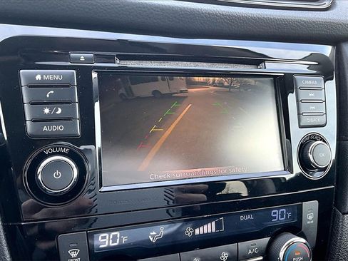 Used 2018 Nissan Rogue SV image 21