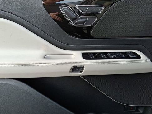 New 2026 Lincoln Aviator AWD image 10