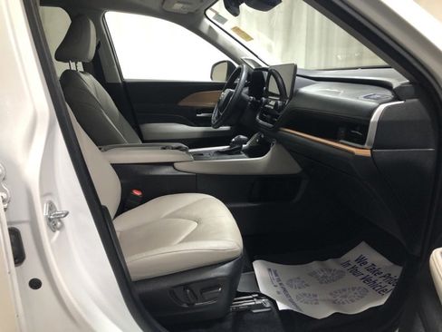 Used 2024 Toyota Grand Highlander Limited image 13