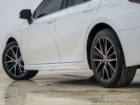 Used 2021 Toyota Camry SE FWD image 11