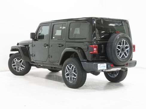 Used 2025 Jeep Wrangler Unlimited Sahara AWD/4WD image 25
