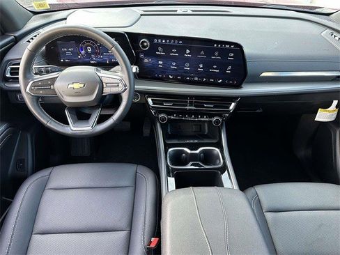 Certified 2025 Chevrolet Traverse LT w/ Driver Confidence Package image 17