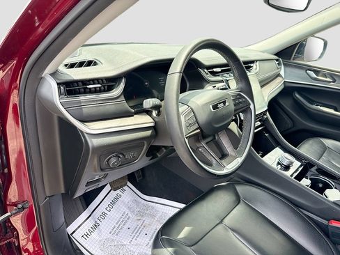 Used 2023 Jeep Grand Cherokee L Limited AWD/4WD image 10