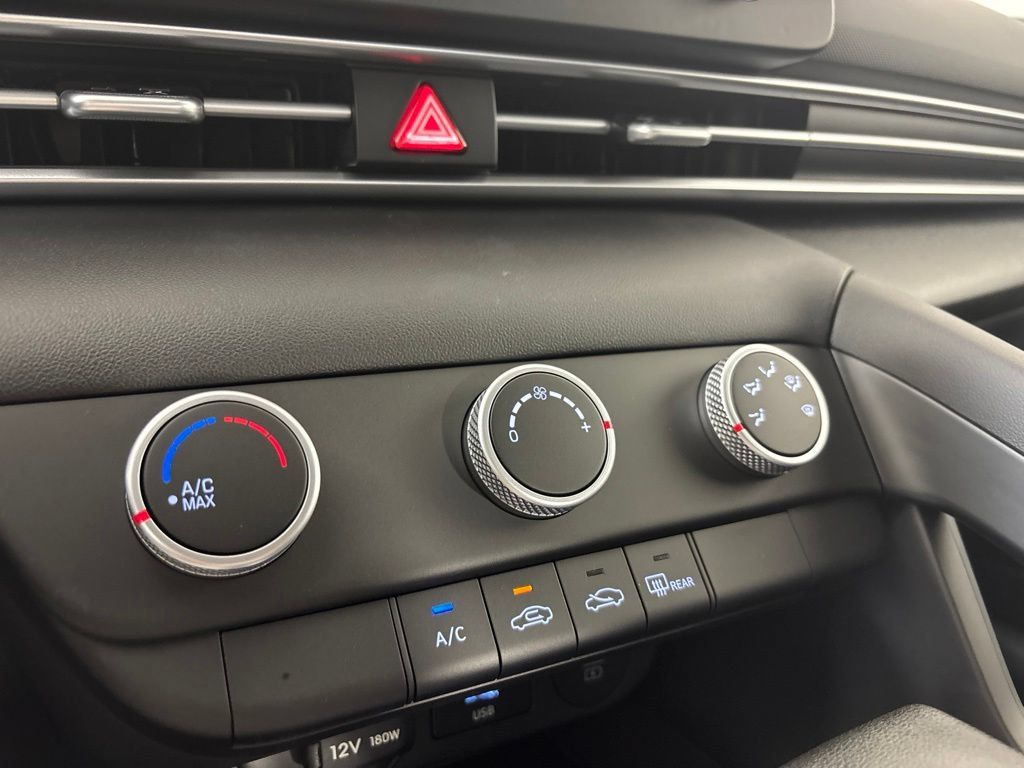 New 2026 Hyundai Elantra SE FWD image 30