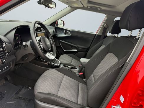 Used 2025 Kia Soul EX image 9