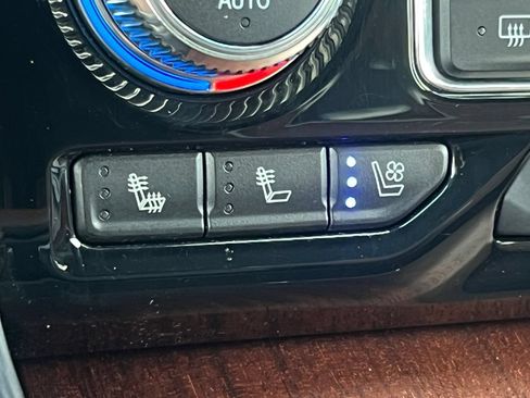 Used 2023 GMC Yukon XL Denali Ultimate w/ LPO, Floor Liner Package AWD/4WD image 30