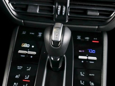 Used 2023 Porsche Macan image 14