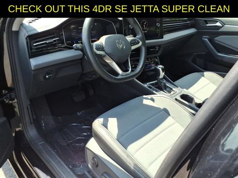 Used 2025 Volkswagen Jetta SE FWD image 11