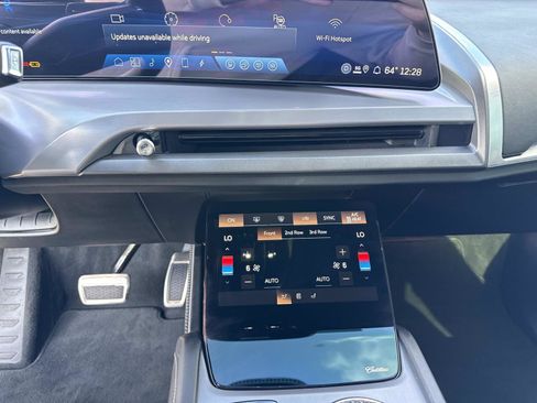 Used 2026 Cadillac Vistiq Luxury image 28
