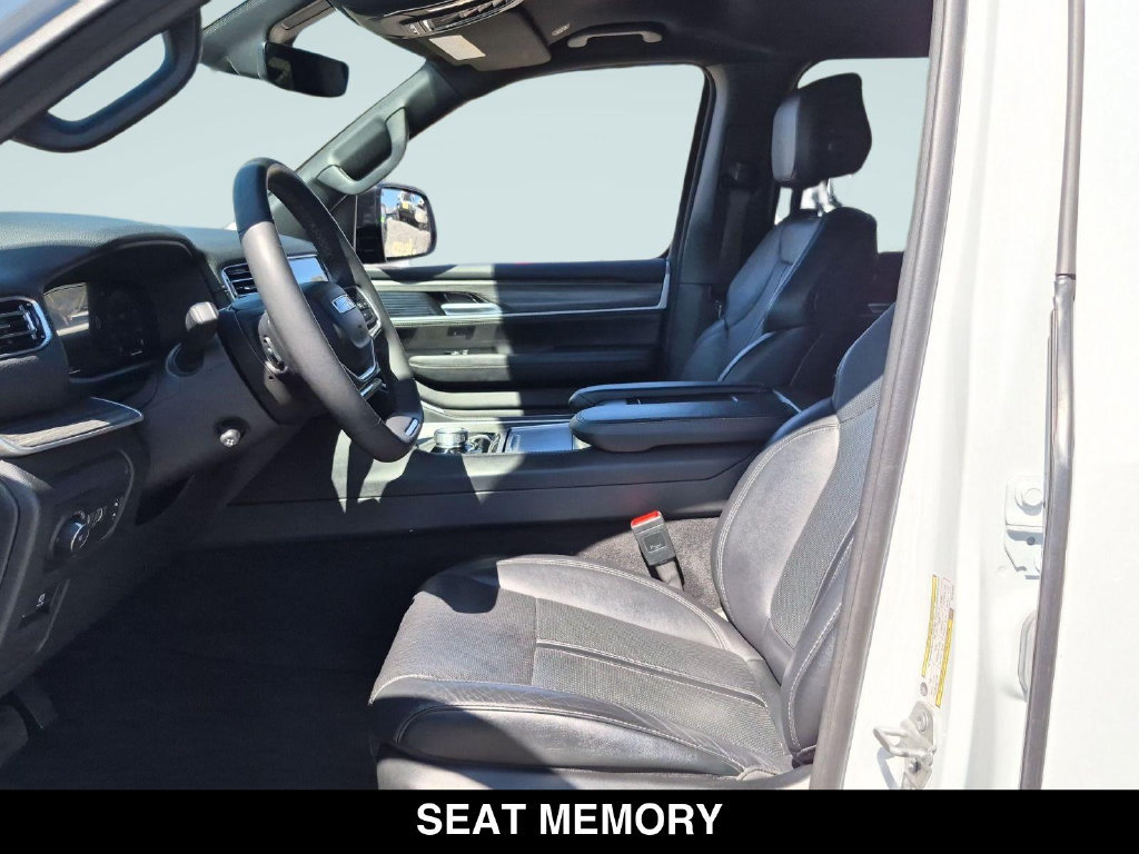 Used 2024 Jeep Wagoneer L Series III w/ Flexible Seating Group AWD/4WD image 14