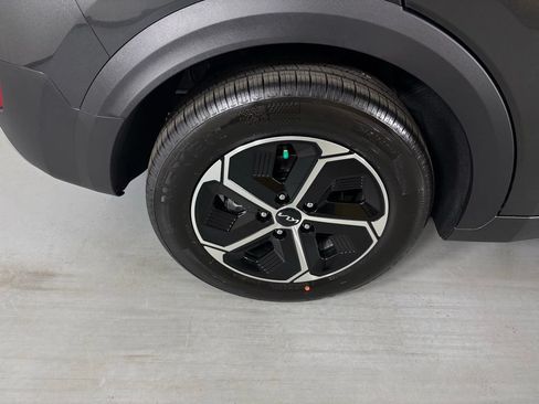 New 2026 Kia Niro LX FWD image 11