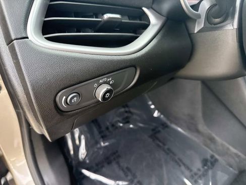 Used 2025 Chevrolet Malibu LT image 23