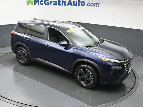 Used 2025 Nissan Rogue SV AWD/4WD image 3