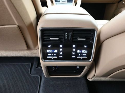 Certified 2022 Porsche Cayenne AWD/4WD image 19