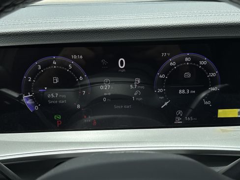 New 2026 Volkswagen Tiguan SE R-Line FWD image 32