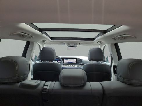 Certified 2026 Mercedes-Benz GLS 450 4MATIC image 6