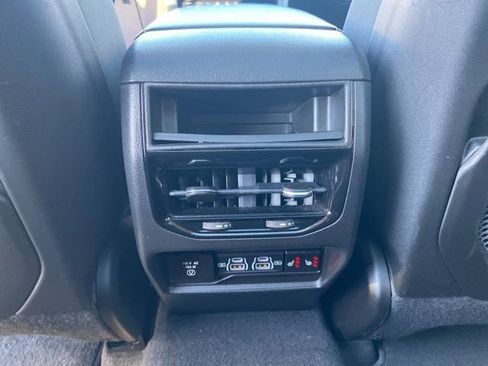 Used 2022 Jeep Grand Cherokee Limited image 16