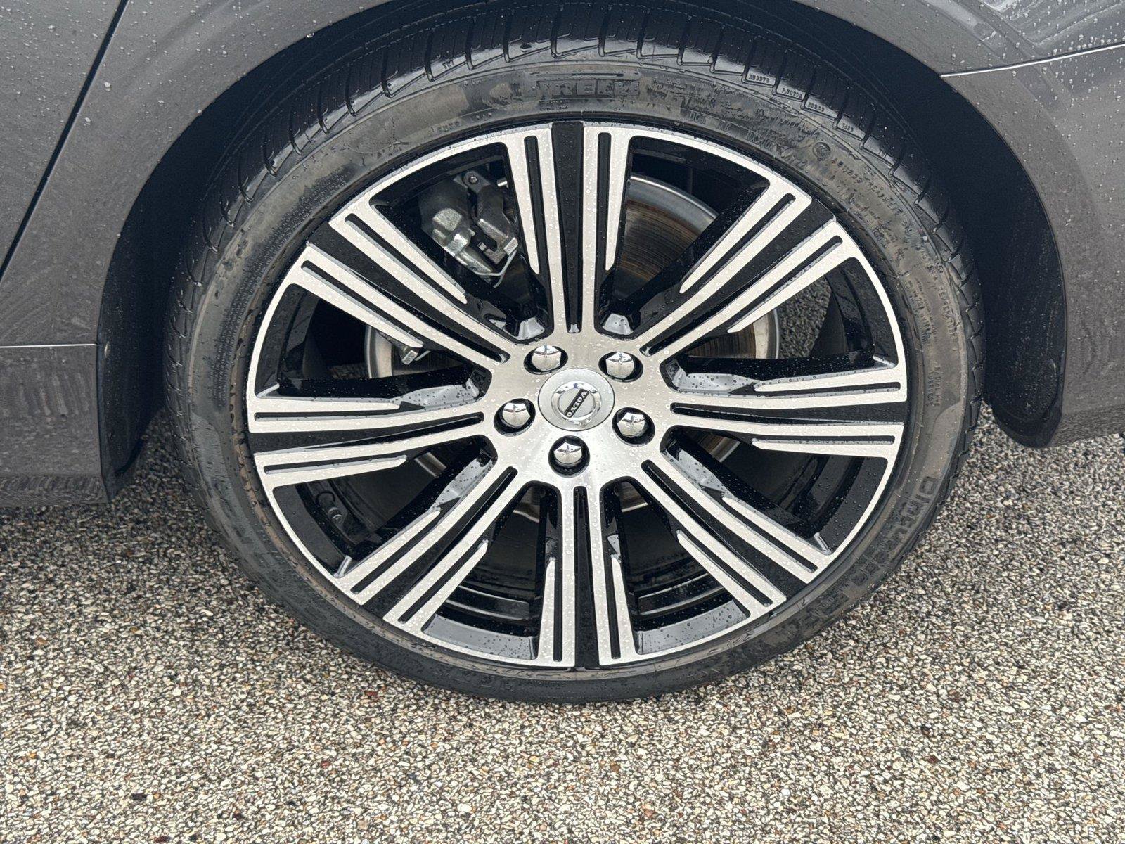 Used 2025 Volvo S90 B6 Plus AWD/4WD image 33