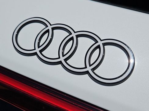 Used 2025 Audi Q6 e-tron Premium Plus w/ Premium Plus AWD/4WD image 29