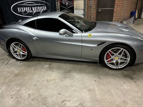 Used 2015 Ferrari California T image 13