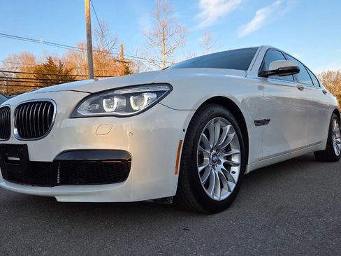 Used 2015 BMW 750i xDrive image 3