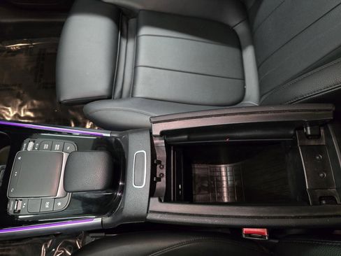 Used 2021 Mercedes-Benz GLB 250 image 24