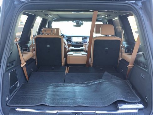 Used 2023 Jeep Grand Wagoneer Series III image 61