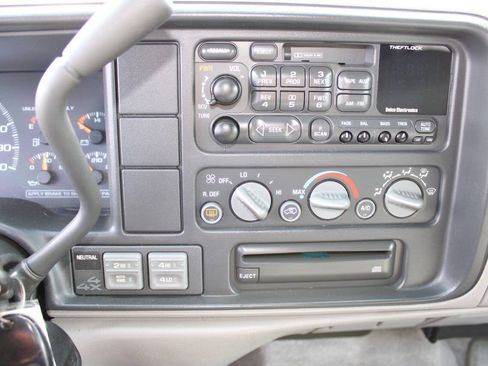 Used 1999 GMC Suburban 4WD w/ Marketing Opt Pkg 3 image 22