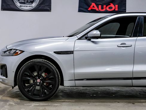 Used 2019 Jaguar F-PACE S image 13