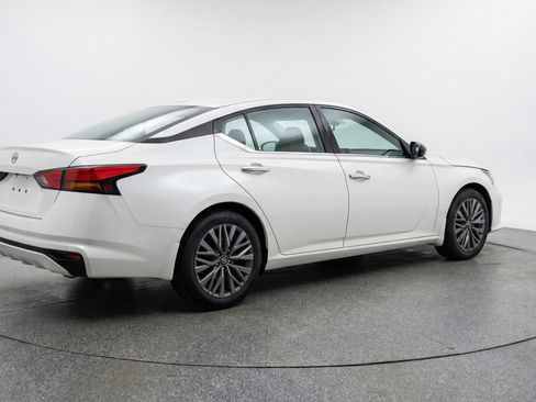 Used 2025 Nissan Altima 2.5 SV image 9