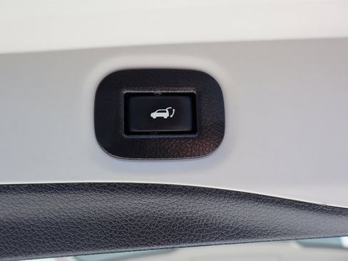 Used 2018 Nissan Rogue SV image 24