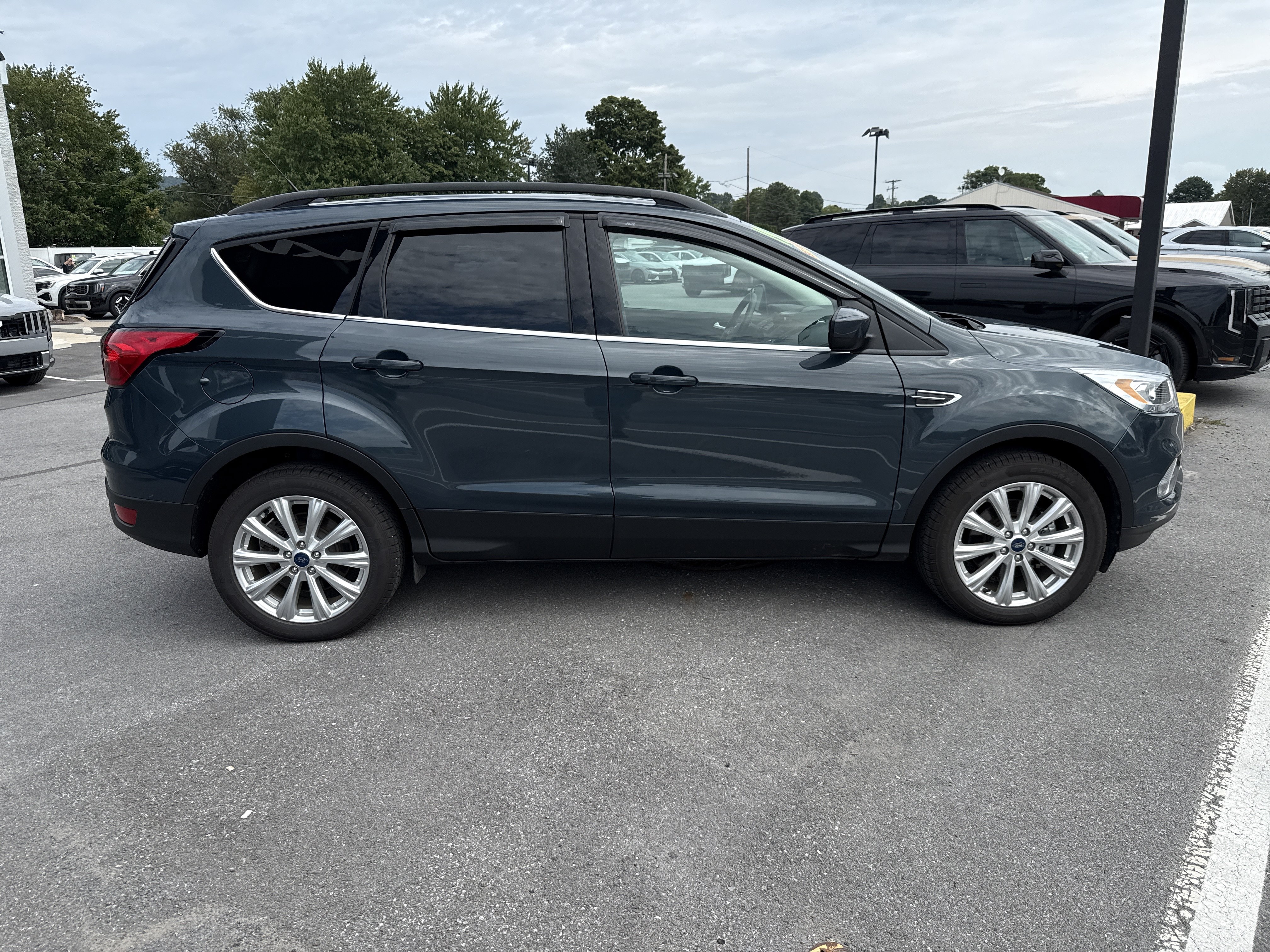 Used 2019 Ford Escape SEL AWD/4WD image 2
