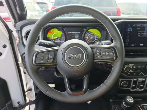 Used 2025 Jeep Wrangler Unlimited Sport AWD/4WD image 8