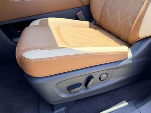 New 2026 Nissan Pathfinder Platinum AWD/4WD image 15