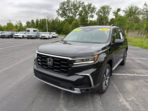Used 2024 Honda Pilot Touring image 2
