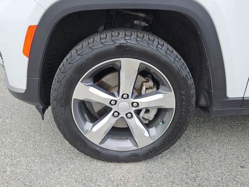 Used 2021 Jeep Grand Cherokee L Limited AWD/4WD image 9