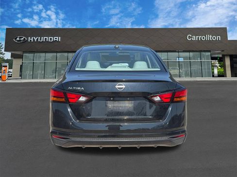 Used 2025 Nissan Altima 2.5 SV FWD image 6