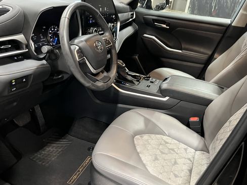 Used 2023 Toyota Highlander Bronze Edition AWD/4WD image 9