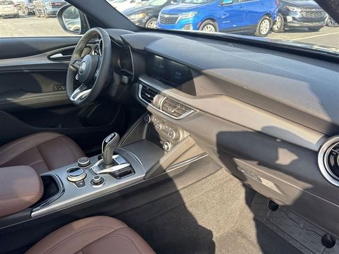 Used 2024 Alfa Romeo Stelvio Ti image 28