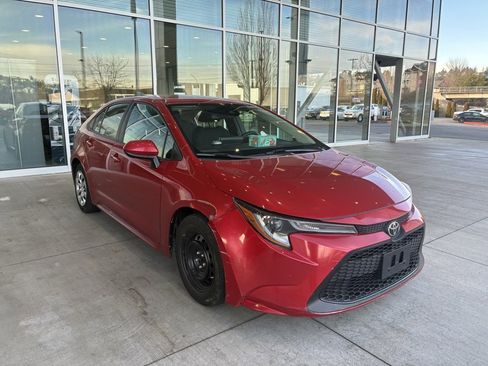 Certified 2021 Toyota Corolla LE image 1